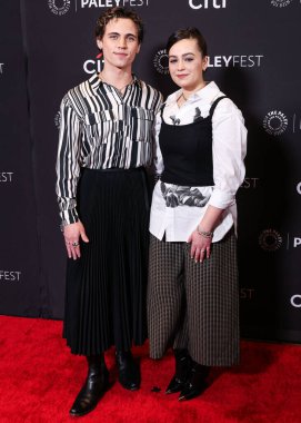 Amerikalı aktör Tanner Buchanan ve kız arkadaşı / Amerikalı aktris Mary Mouser 2025 PaleyFest LA 'e (42. William S. Paley Televizyon Festivali) geldiler - Netflix' in 'Kobra Kai' sezonu 6.  
