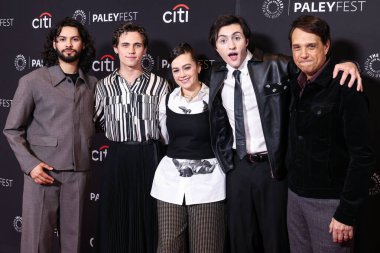 Xolo Mariduena (Xolo Mariduena), Tanner Buchanan, Mary Mouser, Gianni DeCenzo ve Ralph Macchio 2025 PaleyFest LA - Netflix 'in' Kobra Kai 'sezonu, 22 Mart 2025' te Hollywood, Los Angeles, Kaliforniya, ABD 'de Dolby Theatre' da gerçekleştirildi.