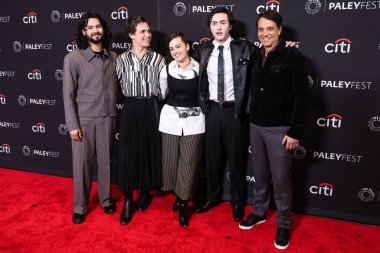 Xolo Mariduena (Xolo Mariduena), Tanner Buchanan, Mary Mouser, Gianni DeCenzo ve Ralph Macchio 2025 PaleyFest LA - Netflix 'in' Kobra Kai 'sezonu, 22 Mart 2025' te Hollywood, Los Angeles, Kaliforniya, ABD 'de Dolby Theatre' da gerçekleştirildi.