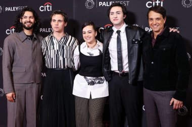 Xolo Mariduena (Xolo Mariduena), Tanner Buchanan, Mary Mouser, Gianni DeCenzo ve Ralph Macchio 2025 PaleyFest LA - Netflix 'in' Kobra Kai 'sezonu, 22 Mart 2025' te Hollywood, Los Angeles, Kaliforniya, ABD 'de Dolby Theatre' da gerçekleştirildi.