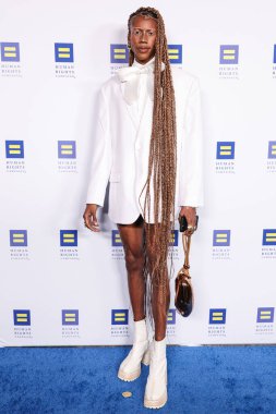 Adrian Patterson 22 Mart 2025 'te Fairmont Century Plaza' da düzenlenen 2025 Los Angeles İnsan Hakları Kampanyası 'na geldi.. 