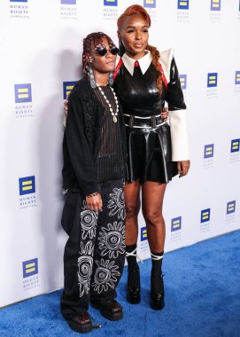 Hayalperest Isioma ve Janelle Mone (Janelle Monae), 22 Mart 2025 tarihinde Los Angeles 'taki Fairmont Century Plaza' da düzenlenen 2025 Los Angeles İnsan Hakları Kampanyası 'na geldiler.. 