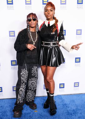 Hayalperest Isioma ve Janelle Mone (Janelle Monae), 22 Mart 2025 tarihinde Los Angeles 'taki Fairmont Century Plaza' da düzenlenen 2025 Los Angeles İnsan Hakları Kampanyası 'na geldiler.. 
