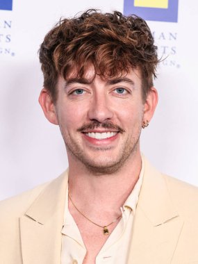 Amerikalı aktör ve şarkıcı Kevin McHale, 22 Mart 2025 'te Fairmont Century Plaza' da düzenlenen 2025 Los Angeles İnsan Hakları Kampanyası 'na geldi..