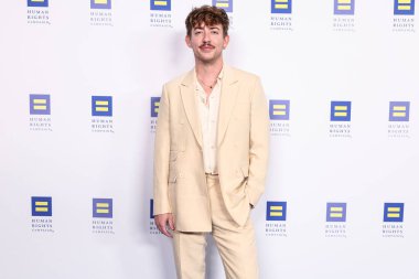 Amerikalı aktör ve şarkıcı Kevin McHale, 22 Mart 2025 'te Fairmont Century Plaza' da düzenlenen 2025 Los Angeles İnsan Hakları Kampanyası 'na geldi..