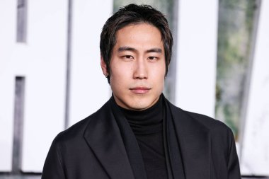 Zegna giyen Amerikalı aktör Young Mazino (Christopher Young Kim), Los Angeles HBO 'nun Orijinal Dizisi' The Last Of Us 'ikinci sezonuna 24 Mart 2025' te Hollywood, Los Angeles, Kaliforniya, ABD 'deki IMAX Çin Tiyatrosu' nda katıldı..