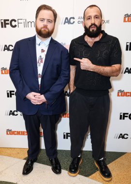 Amerikalı aktör Paul Walter Hauser ve Kolombiyalı film yönetmeni Samir Oliveros, 25 Mart 2025 'te Santa Monica, Los Angeles, Kaliforniya' da düzenlenen IFC Filmcilik Özel Gösterimi 'nin 