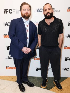 Amerikalı aktör Paul Walter Hauser ve Kolombiyalı film yönetmeni Samir Oliveros, 25 Mart 2025 'te Santa Monica, Los Angeles, Kaliforniya' da düzenlenen IFC Filmcilik Özel Gösterimi 'nin 