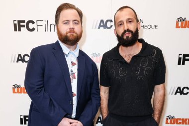 Amerikalı aktör Paul Walter Hauser ve Kolombiyalı film yönetmeni Samir Oliveros, 25 Mart 2025 'te Santa Monica, Los Angeles, Kaliforniya' da düzenlenen IFC Filmcilik Özel Gösterimi 'nin 