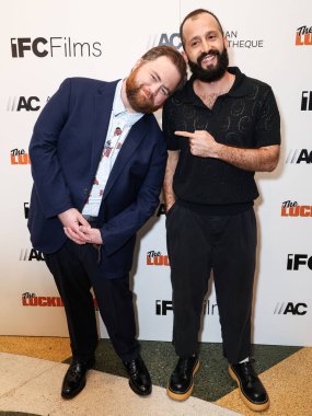 Amerikalı aktör Paul Walter Hauser ve Kolombiyalı film yönetmeni Samir Oliveros, 25 Mart 2025 'te Santa Monica, Los Angeles, Kaliforniya' da düzenlenen IFC Filmcilik 'in 
