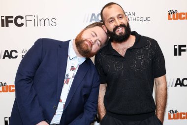 Amerikalı aktör Paul Walter Hauser ve Kolombiyalı film yönetmeni Samir Oliveros, 25 Mart 2025 'te Santa Monica, Los Angeles, Kaliforniya' da düzenlenen IFC Filmcilik 'in 