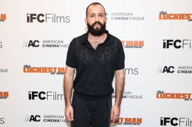 Kolombiyalı film yönetmeni Samir Oliveros, 25 Mart 2025 'te Santa Monica, Los Angeles, Kaliforniya, ABD' deki Aero Tiyatrosu 'nda düzenlenen IFC Filmcilik Özel Gösterimi' ne geldi.. 