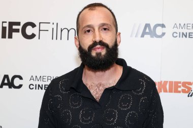 Kolombiyalı film yönetmeni Samir Oliveros, 25 Mart 2025 'te Santa Monica, Los Angeles, Kaliforniya, ABD' deki Aero Tiyatrosu 'nda düzenlenen IFC Filmcilik Özel Gösterimi' ne geldi.. 