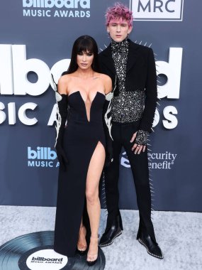 Megan Fox ve Makineli Tüfek Kelly 27 Mart 2025 Perşembe günü küçük kıza hoş geldin dediler. Megan Fox ve erkek arkadaşı Makineli Tüfek Kelly, 15 Mayıs 2022 'de MGM Grand Garden Arena' da düzenlenen 2022 Billboard Müzik Ödülleri 'ne geldiler.