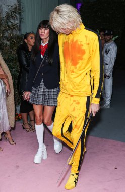 Megan Fox ve Makineli Tüfek Kelly 27 Mart 2025 Perşembe günü küçük kıza hoş geldin dediler. Megan Fox ve erkek arkadaşı Makineli Tüfek Kelly (Colson Baker) Darren Dzienciol 'un Pop Simgeleri Cadılar Bayramı Partisi 2023' e geldiler.