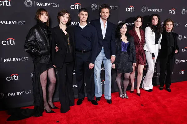Charlotte Gainsbourg, Lou de Lage (Lou de Laage), Gideon Glick, Luke Kirby, Alex Borstein, Rachel Brosnahan, Lauren Graham ve Kelly Bishop 2025 PaleyFest LA (42.