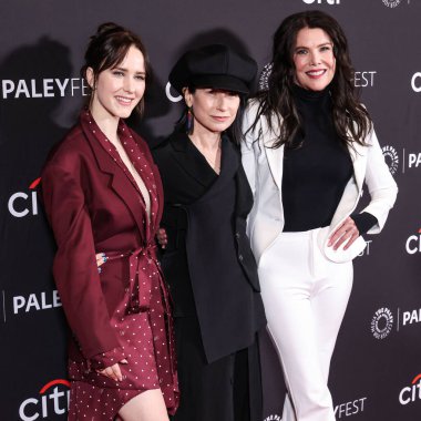 Rachel Brosnahan, Amy Sherman-Palladino ve Lauren Graham 29 Mart 2025 'te Hollywood, Los Angeles, Kaliforniya, ABD' de düzenlenen 42. William S. Paley Televizyon Festivali 'ndeki Gilmore Girls' e geldiler..