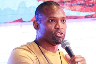 Amerikan eski profesyonel futbolcu Ahman Green, 1 Nisan 2025 'te Las Vegas, Las Vegas' taki HyperX Arena 'da düzenlenen Briarcliff Entertainment' in 'Sneaks' yarışmasına katıldı.. 