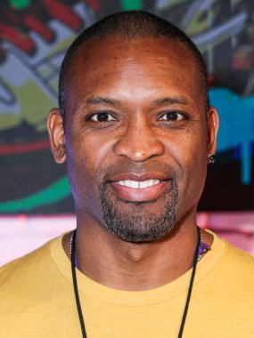 Amerikan eski profesyonel futbolcu Ahman Green, 1 Nisan 2025 'te Las Vegas, Las Vegas' taki HyperX Arena 'da düzenlenen Briarcliff Entertainment' in 'Sneaks' yarışmasına katıldı.. 