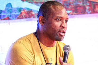 Amerikan eski profesyonel futbolcu Ahman Green, 1 Nisan 2025 'te Las Vegas, Las Vegas' taki HyperX Arena 'da düzenlenen Briarcliff Entertainment' in 'Sneaks' yarışmasına katıldı.. 