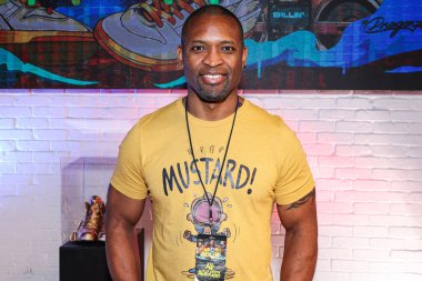 Amerikan eski profesyonel futbolcu Ahman Green, 1 Nisan 2025 'te Las Vegas, Las Vegas' taki HyperX Arena 'da düzenlenen Briarcliff Entertainment' in 'Sneaks' yarışmasına katıldı.. 