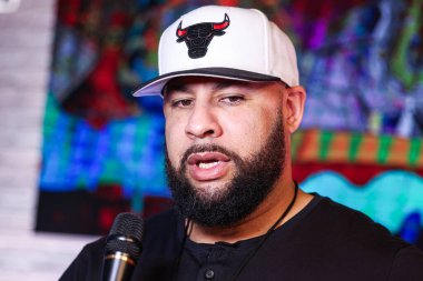 Amerikalı eski profesyonel futbolcu Hank Baskett, 1 Nisan 2025 tarihinde Las Vegas, Nevada, Las Vegas 'ta HyperX Arena Las Vegas' ta düzenlenen Briarcliff Entertainment 'in' Sneaks 'Showdown' una katıldı.. 