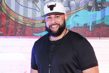 Amerikalı eski profesyonel futbolcu Hank Baskett, 1 Nisan 2025 tarihinde Las Vegas, Nevada, Las Vegas 'ta HyperX Arena Las Vegas' ta düzenlenen Briarcliff Entertainment 'in' Sneaks 'Showdown' una katıldı.. 