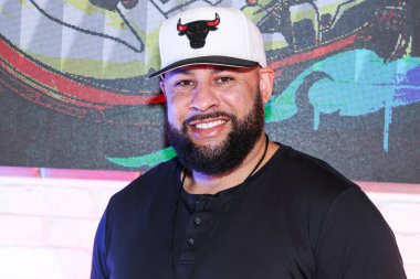 Amerikalı eski profesyonel futbolcu Hank Baskett, 1 Nisan 2025 tarihinde Las Vegas, Nevada, Las Vegas 'ta HyperX Arena Las Vegas' ta düzenlenen Briarcliff Entertainment 'in' Sneaks 'Showdown' una katıldı.. 