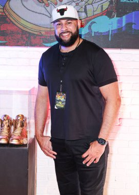 Amerikalı eski profesyonel futbolcu Hank Baskett, 1 Nisan 2025 tarihinde Las Vegas, Nevada, Las Vegas 'ta HyperX Arena Las Vegas' ta düzenlenen Briarcliff Entertainment 'in' Sneaks 'Showdown' una katıldı.. 