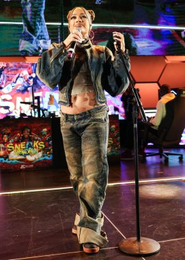 Amerikalı şarkıcı ve aktris Kiana Led (Kiana Lede), 1 Nisan 2025 tarihinde Las Vegas, Nevada, Las Vegas 'ta HyperX Las Vegas' ta düzenlenen Briarcliff Entertainment 'in 