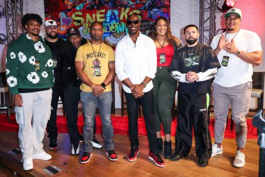 Terique Owens, Hank Baskett, Shane Woney, Ahman Green, Terrell Owens, Sandi James, Alan Palesano, Tyrone Crawford HyperX Arena LV 'de 1 Nisan 2025' de düzenlenen Briarcliff Entertainment 'in' Sneaks 'Showdown' una katıldı..
