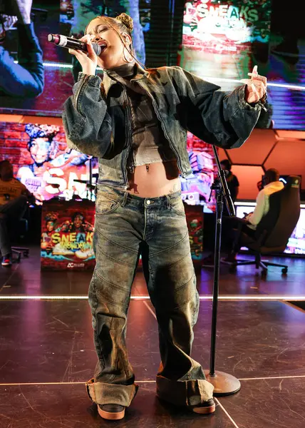 Amerikalı şarkıcı ve aktris Kiana Led (Kiana Lede), 1 Nisan 2025 tarihinde Las Vegas, Nevada, Las Vegas 'ta HyperX Las Vegas' ta düzenlenen Briarcliff Entertainment 'in 