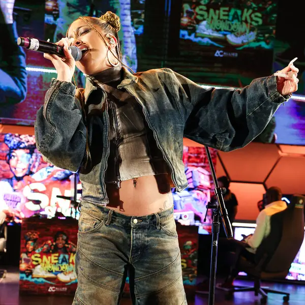 Amerikalı şarkıcı ve aktris Kiana Led (Kiana Lede), 1 Nisan 2025 tarihinde Las Vegas, Nevada, Las Vegas 'ta HyperX Las Vegas' ta düzenlenen Briarcliff Entertainment 'in 