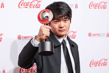 Yarının Yıldızı ödülünü kazanan Ben Wang, CinemaCon Büyük Ekran Başarı Ödülleri 'ne Ceasars Palace' daki Omnia Gece Kulübü CinemaCon 'da, Cinema United' ın resmi kongresi sırasında, 3 Nisan 2025 tarihinde Las Vegas, Nevada, ABD 'de katılmıştır..