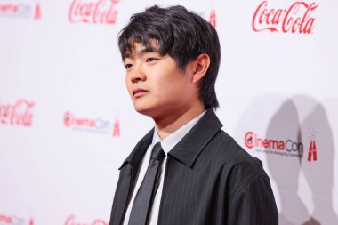 Yarının Yıldızı ödülünü kazanan Ben Wang, CinemaCon Büyük Ekran Başarı Ödülleri 'ne Ceasars Palace' daki Omnia Gece Kulübü CinemaCon 'da, Cinema United' ın resmi kongresi sırasında, 3 Nisan 2025 tarihinde Las Vegas, Nevada, ABD 'de katılmıştır..