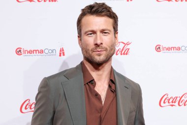 Yılın Yıldızı ödülünü kazanan Glen Powell, CinemaCon Büyük Ekran Başarı Ödülleri 'ne Ceasars Palace' daki Omnia Gece Kulübü CinemaCon 'da, Cinema United' ın resmi kongresi sırasında, 3 Nisan 2025 tarihinde Las Vegas, Nevada, ABD 'de katılmıştır..