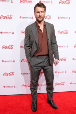 Yılın Yıldızı ödülünü kazanan Glen Powell, CinemaCon Büyük Ekran Başarı Ödülleri 'ne Ceasars Palace' daki Omnia Gece Kulübü CinemaCon 'da, Cinema United' ın resmi kongresi sırasında, 3 Nisan 2025 tarihinde Las Vegas, Nevada, ABD 'de katılmıştır..
