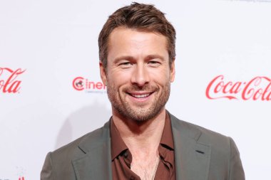 Yılın Yıldızı ödülünü kazanan Glen Powell, CinemaCon Büyük Ekran Başarı Ödülleri 'ne Ceasars Palace' daki Omnia Gece Kulübü CinemaCon 'da, Cinema United' ın resmi kongresi sırasında, 3 Nisan 2025 tarihinde Las Vegas, Nevada, ABD 'de katılmıştır..