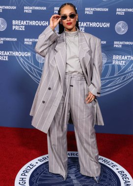 Amerikalı şarkıcı, söz yazarı ve klasik piyanist Alicia Keys, 5 Nisan 2025 'te Santa Monica, Los Angeles, Kaliforniya, ABD' de düzenlenen 11. Yıllık Dönüm Noktası Ödül Töreni 'ne geldi..