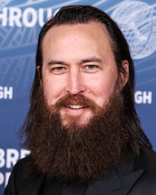 Danny Fujikawa, 5 Nisan 2025 'te Barker Hangarı' nda düzenlenen 11. Yıllık Büyük Buluş Ödül Töreni 'ne geliyor..
