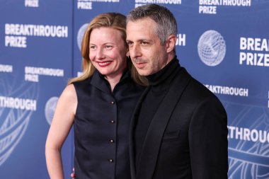 Emma Wall ve eşi Jeremy Strong, 5 Nisan 2025 'te Santa Monica, Los Angeles, Kaliforniya, ABD' de Barker Hangarı 'nda düzenlenen 11.. 