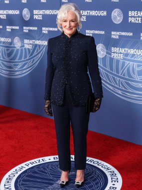 Glenn Close, Giorgio Armani, Roger Vivier ayakkabıları ve Neil Lane mücevherleri, 5 Nisan 2025 tarihinde Santa Monica, Los Angeles, Kaliforniya, ABD 'de Barker Hangar' da düzenlenen 11..