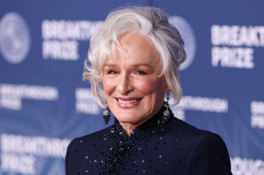 Glenn Close, Giorgio Armani, Roger Vivier ayakkabıları ve Neil Lane mücevherleri, 5 Nisan 2025 tarihinde Santa Monica, Los Angeles, Kaliforniya, ABD 'de Barker Hangar' da düzenlenen 11..