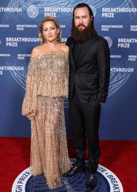 Amerikalı aktris Kate Hudson ve erkek arkadaşı Danny Fujikawa, 5 Nisan 2025 'te ABD' nin Los Angeles, Kaliforniya eyaletindeki Barker Hangar 'da düzenlenen 11..     