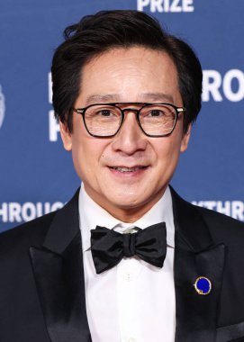 Ke Huy Quan, 5 Nisan 2025 'te Santa Monica, Los Angeles, Kaliforniya, ABD' de Barker Hangarı 'nda düzenlenen 11.. 