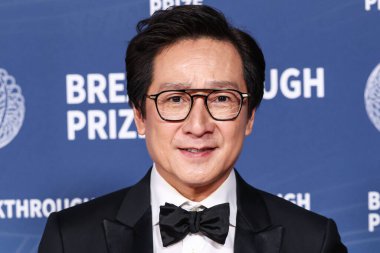 Ke Huy Quan, 5 Nisan 2025 'te Santa Monica, Los Angeles, Kaliforniya, ABD' de Barker Hangarı 'nda düzenlenen 11.. 