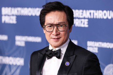 Ke Huy Quan, 5 Nisan 2025 'te Santa Monica, Los Angeles, Kaliforniya, ABD' de Barker Hangarı 'nda düzenlenen 11.. 