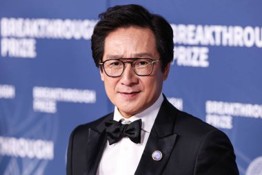 Ke Huy Quan, 5 Nisan 2025 'te Santa Monica, Los Angeles, Kaliforniya, ABD' de Barker Hangarı 'nda düzenlenen 11.. 