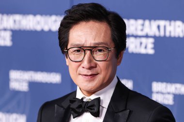 Ke Huy Quan, 5 Nisan 2025 'te Santa Monica, Los Angeles, Kaliforniya, ABD' de Barker Hangarı 'nda düzenlenen 11.. 