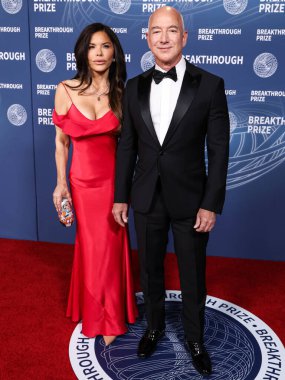 Lauren Sanchez ve erkek arkadaşı, Amerikalı girişimci, iş adamı, Amazon 'un kurucusu Jeff Bezos, 5 Nisan 2025' te Santa Monica, Los Angeles, Kaliforniya, ABD 'deki Barker Hangarında düzenlenen 11..